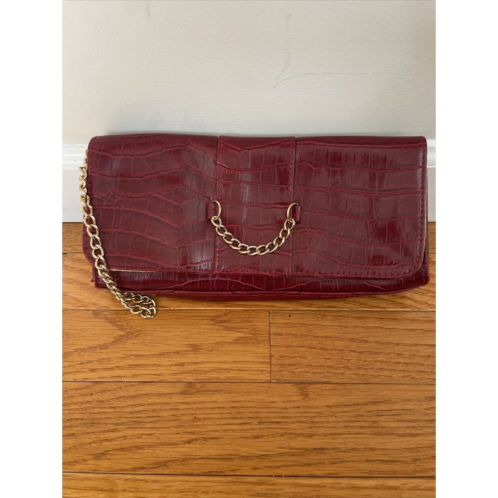 Red Crocodile‎ Leather Clutch With Gold Chains